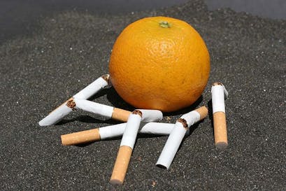 Guía del fumador para cuidar los pulmones y vitamina C
